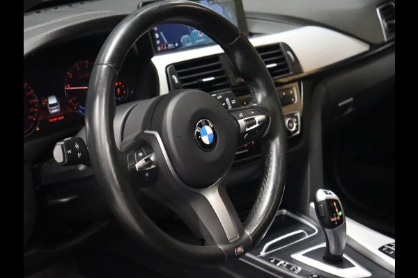 BMW 3 Serie Touring 318i M Sport Corporate Lease *WEEKAANBIEDING* [SCHUIFDAK, CAMERA, STOELVERWARMING, VOL. LEDER, PDC V+A, HUD, NAVIGATIE, CRUISE, CLIMATE, NIEUWSTAAT]