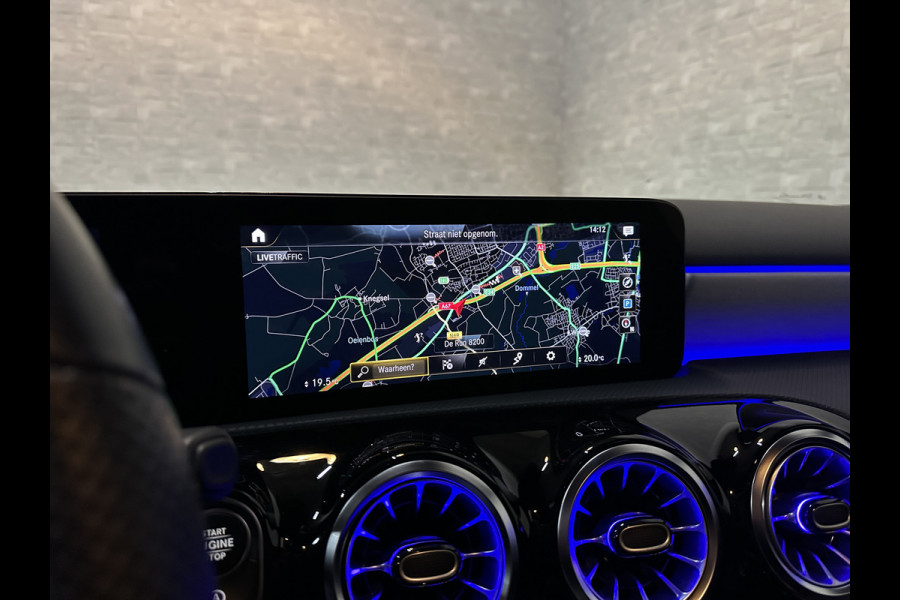 Mercedes-Benz A-Klasse 180 AMG-Line | Origineel NL | Panorama | Widescreen | Memory | Multibeam-LED | Keyless-Go | Sfeerverlichting | Dealer onderhouden | Night-Pakket | Carplay | Stoelverwarming | Camera | Lane Assist |