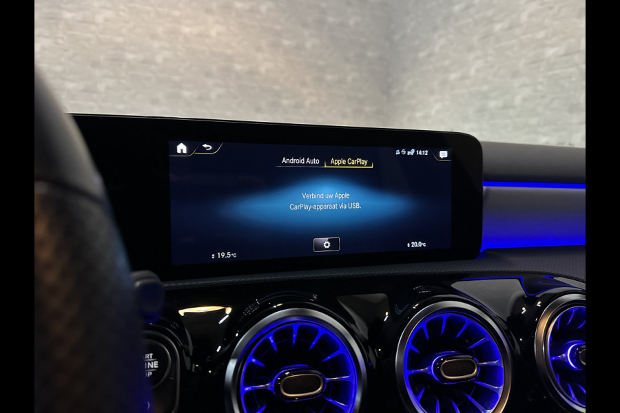 Mercedes-Benz A-Klasse 180 AMG-Line | Origineel NL | Panorama | Widescreen | Memory | Multibeam-LED | Keyless-Go | Sfeerverlichting | Dealer onderhouden | Night-Pakket | Carplay | Stoelverwarming | Camera | Lane Assist |