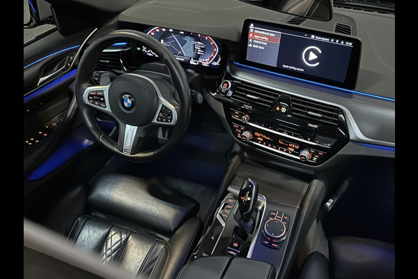 BMW 5 Serie 530i M-Sport | Schuifdak | ACC | Laser-LED | Leder Individual | Memory | Origineel NL | Comfortstoelen | Trekhaak | Keyless-Entry | 19'' | Sfeerverlichting | Autom. Achterklep | Camera | Stoelverwarming | Draadloos Laden | Carplay |