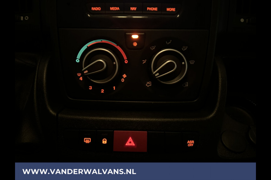 Peugeot Boxer 2.2 BlueHDi 140pk L2H2 Euro6 Airco | 2500kg Trekhaak | LED | Cruisecontrol | Camera Navigatie, Parkeersensoren, Bluetooth-Telefonie, 3 - Zits