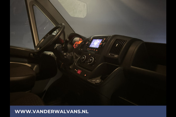 Peugeot Boxer 2.2 BlueHDi 140pk L2H2 Euro6 Airco | 2500kg Trekhaak | LED | Cruisecontrol | Camera Navigatie, Parkeersensoren, Bluetooth-Telefonie, 3 - Zits