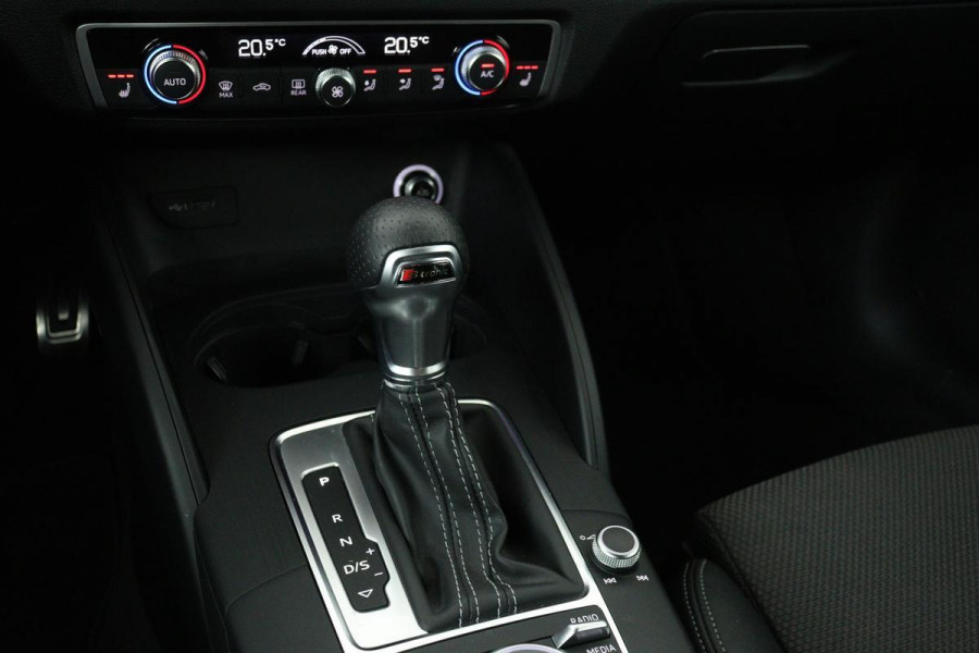 Audi A3 35 TFSI Advance Sport | Stoelverwarming | Carplay | Virtual Cockpit | Half leder | Full LED | Navigatie | Sportstoelen | S-Line