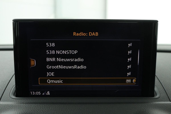 Audi A3 35 TFSI Advance Sport | Stoelverwarming | Carplay | Virtual Cockpit | Half leder | Full LED | Navigatie | Sportstoelen | S-Line