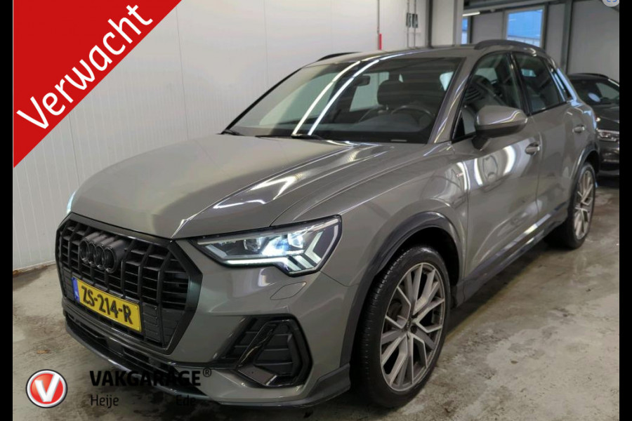 Audi Q3 35 TFSI S Line edition one | 2 X S-Line | Sfeerverlichting | Black Optic | NL-Auto |