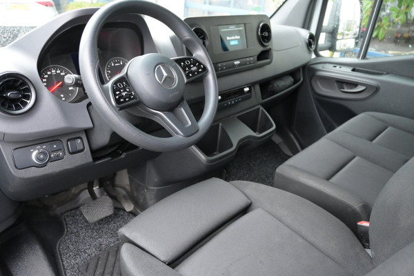 Mercedes-Benz Sprinter 516 CDI L3 Bakwagen met Dhollandia klep MBUX met navigatie, Gesloten laadbak met laadklep