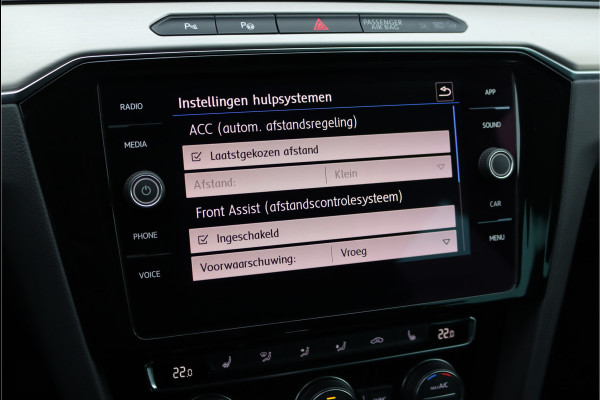 Volkswagen Passat Variant 2.0 TSI R-Line Highline Aut6 | Adaptieve Cruise Control | Trekhaak | Standkachel | Verwarmd Stuurwiel | Elek. Stoelverstelling | Stoelverwarming | Apple Carplay/Android Auto |