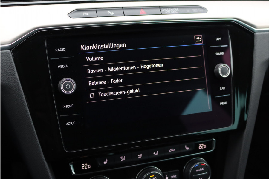 Volkswagen Passat Variant 2.0 TSI R-Line Highline Aut6 | Adaptieve Cruise Control | Trekhaak | Standkachel | Verwarmd Stuurwiel | Elek. Stoelverstelling | Stoelverwarming | Apple Carplay/Android Auto |