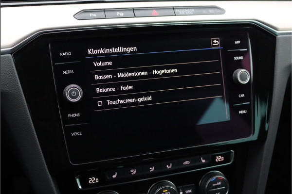 Volkswagen Passat Variant 2.0 TSI R-Line Highline Aut6 | Adaptieve Cruise Control | Trekhaak | Standkachel | Verwarmd Stuurwiel | Elek. Stoelverstelling | Stoelverwarming | Apple Carplay/Android Auto |