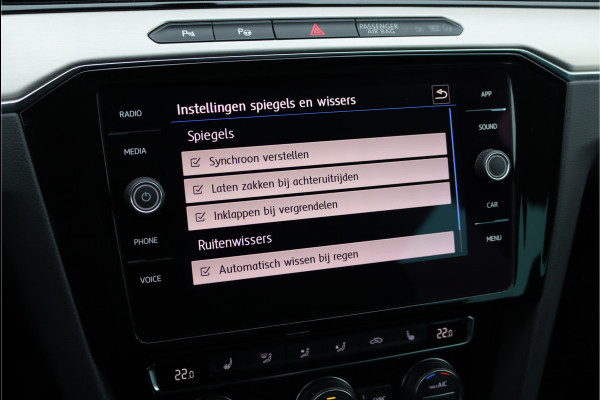 Volkswagen Passat Variant 2.0 TSI R-Line Highline Aut6 | Adaptieve Cruise Control | Trekhaak | Standkachel | Verwarmd Stuurwiel | Elek. Stoelverstelling | Stoelverwarming | Apple Carplay/Android Auto |