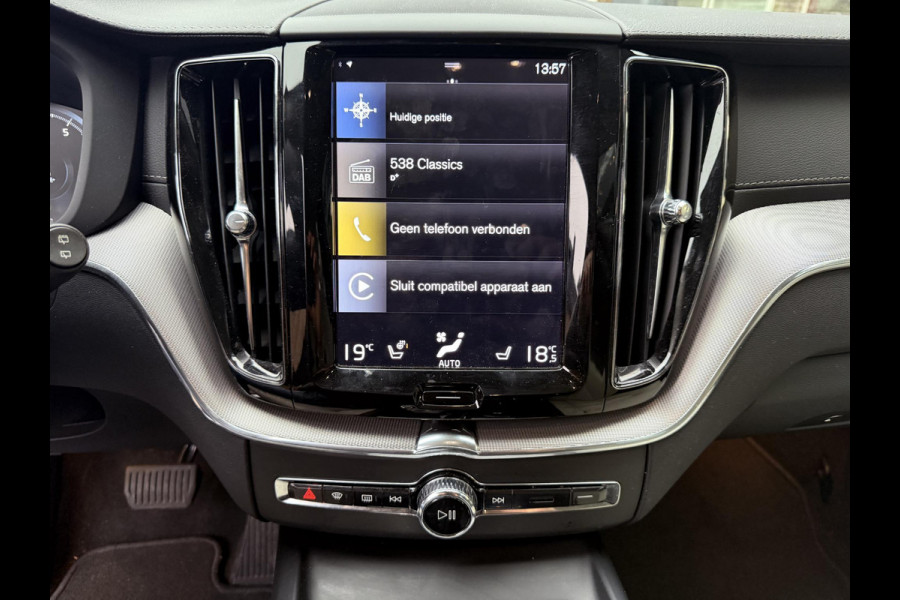 Volvo XC60 2.0 B5 Inscription Contourstoelen|Camera|CarPlay|LED