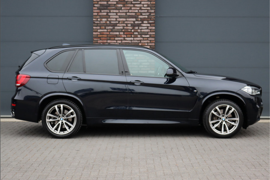 BMW X5 xDrive40d High Executive 7pers. Aut8 | M-Sportpakket | Panoramadak | ACC | Trekhaak | Soft-Close | Driving Assistant Plus | Adaptieve LED Koplampen | HUD | Memory |