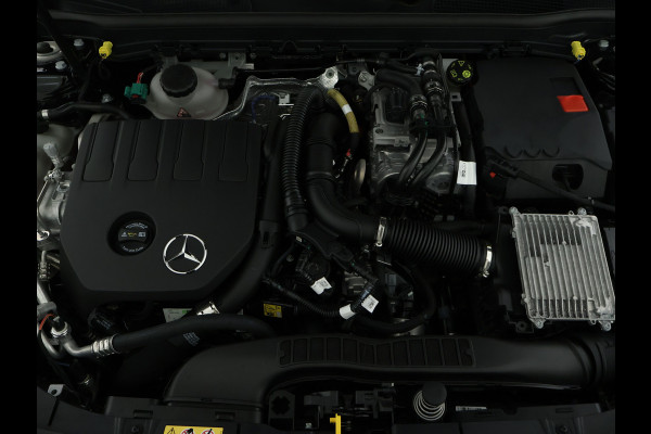 Mercedes-Benz A-Klasse 250 e AMG Face Lift Plug-In Hybride | Inclusief 24 maanden MB Certified garantie voor Europa.