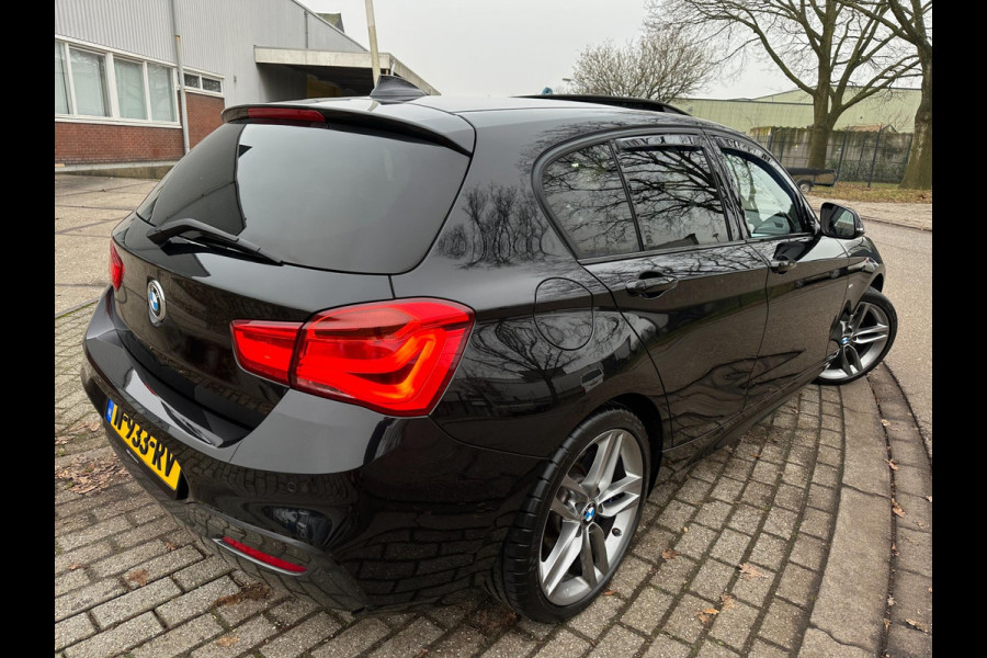 BMW 1 Serie 118d 2017 M-SPORT PAKKET DAKRAAM VOL-LEER LUX HARMAN KARDON