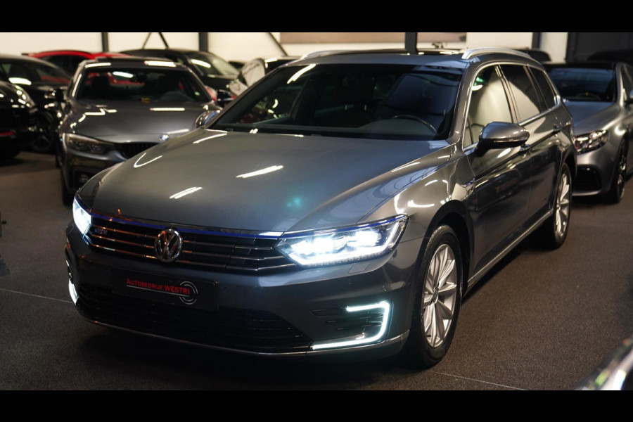 Volkswagen Passat Variant 1.4 TSI GTE Connected Series Plus | Panorama | Trekhaak | Leder/Alcantara | Apple Carplay | Stoelverwarm