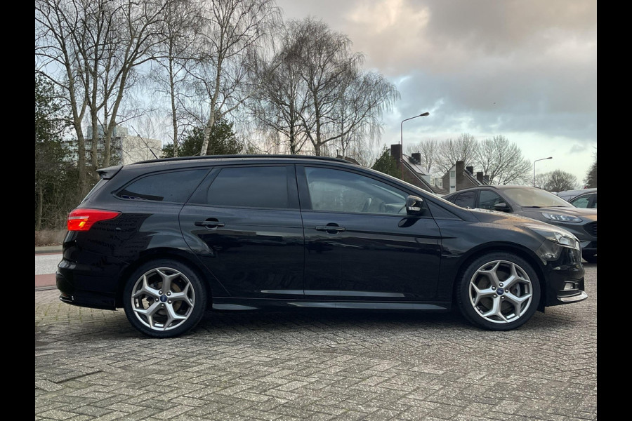 Ford FOCUS Wagon 2.0 ST-3 250pk Achteruitrijcamera | Recaro | Cruise control | Stoelverwarming | Dealer onderhouden