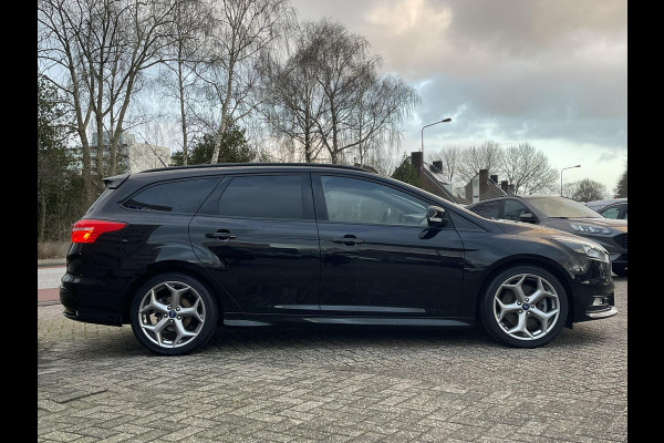 Ford FOCUS Wagon 2.0 ST-3 250pk Achteruitrijcamera | Recaro | Cruise control | Stoelverwarming | Dealer onderhouden