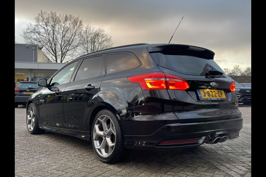 Ford FOCUS Wagon 2.0 ST-3 250pk Achteruitrijcamera | Recaro | Cruise control | Stoelverwarming | Dealer onderhouden