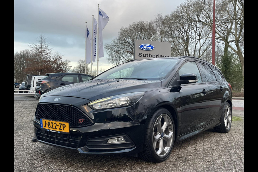 Ford FOCUS Wagon 2.0 ST-3 250pk Achteruitrijcamera | Recaro | Cruise control | Stoelverwarming | Dealer onderhouden