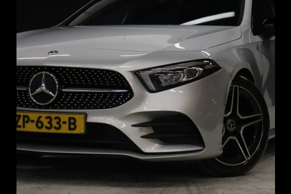 Mercedes-Benz A-Klasse 180 Business Solution AMG Night Upgrade [SCHUIFKANTELDAK, CARPLAY, UITKLAPBARE TREKHAAK, CAMERA, WIDESCREEN, STOELVERWARMING, NAVIGATIE, NIEUWSTAAT]