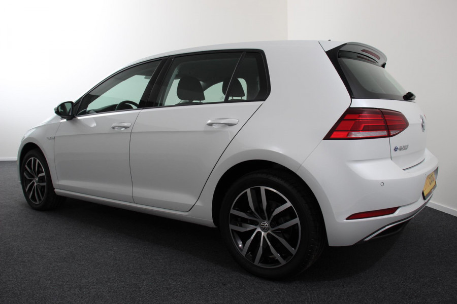 Volkswagen e-Golf E-Golf Automaat 136pk | Navigatie | Climate Control | Cruise control adaptief | Parkeer sensoren | Lichtmetalen Velgen 17" |