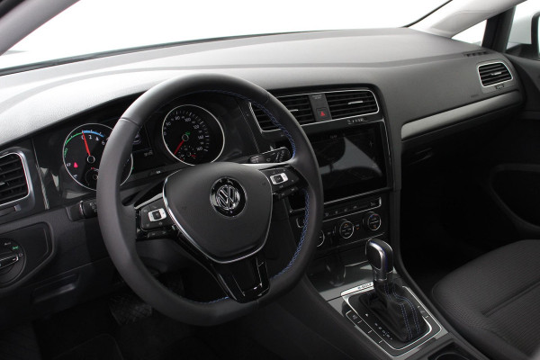 Volkswagen e-Golf E-Golf Automaat 136pk | Navigatie | Climate Control | Cruise control adaptief | Parkeer sensoren | Lichtmetalen Velgen 17" |