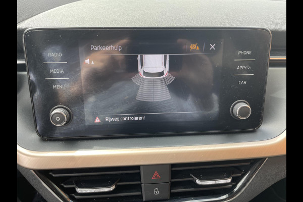 Škoda Kamiq 1.0 TSI 110pk DSG Style | Navigatie | Apple Carplay / Android auto | Parkeersensor achter | Cruise Control | Verwarmbare voorstoelen | Extra getint glas | Climate Control