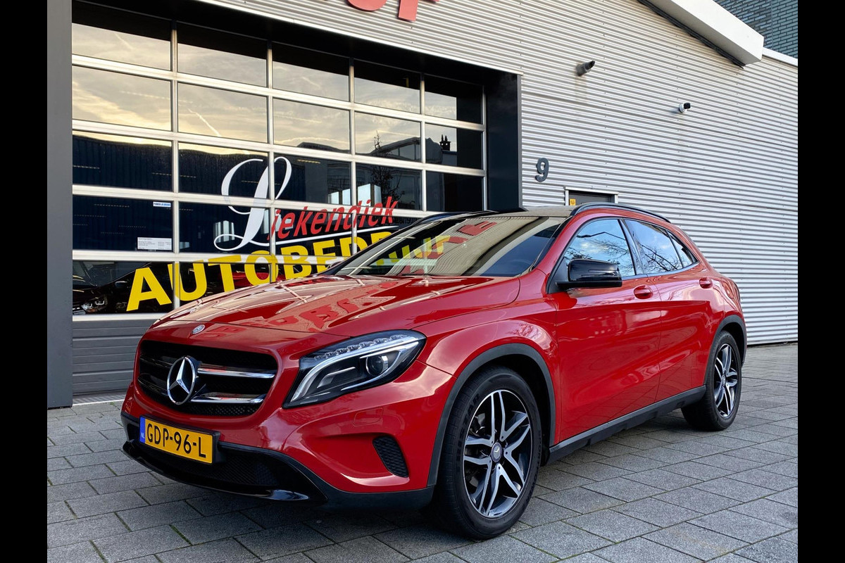 Mercedes-Benz GLA 180 Ambition - Navigatie I Airco I PDC I Sport interieur I Achteruitrij camera I Dealer onderhouden