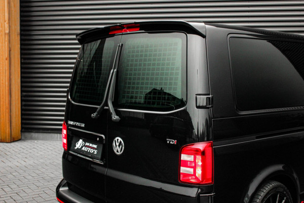 Volkswagen Transporter 2.0 TDI L2H1 DC 150PK JB- EDTION / LEDEREN BEKLEDING / TREKHAAK / APPLE CARPLAY / AIRCO / NIEUWSTAAT / FULL