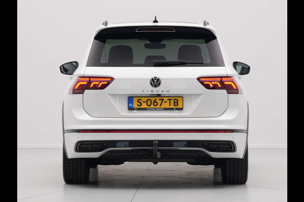 Volkswagen Tiguan 1.5 TSI 150pk DSG R-Line Blackstyle Panorama Leder Harman Kardon Side Assist 43