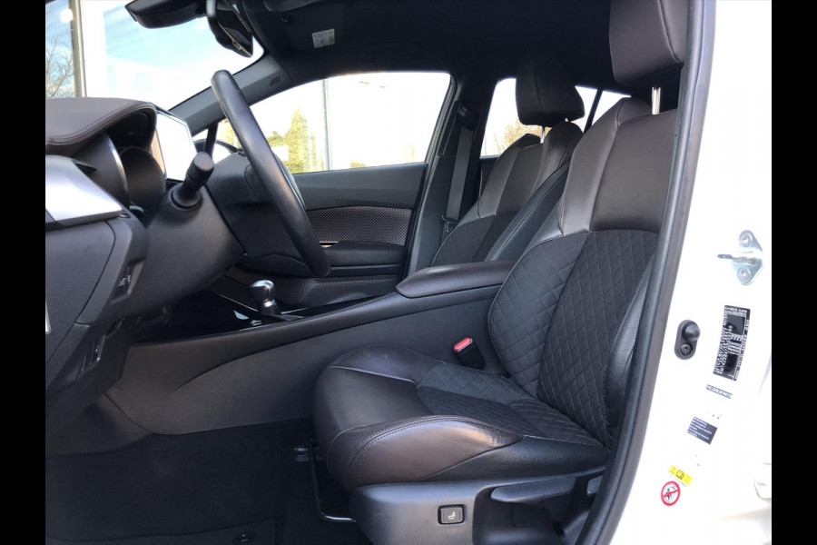 Toyota C-HR 1.8 Hybrid Premium | JBL, Navigatie, Blind Spot, Stoel + Stuurverwarming, Parkeersensoren, Half leer, Zeer compleet!