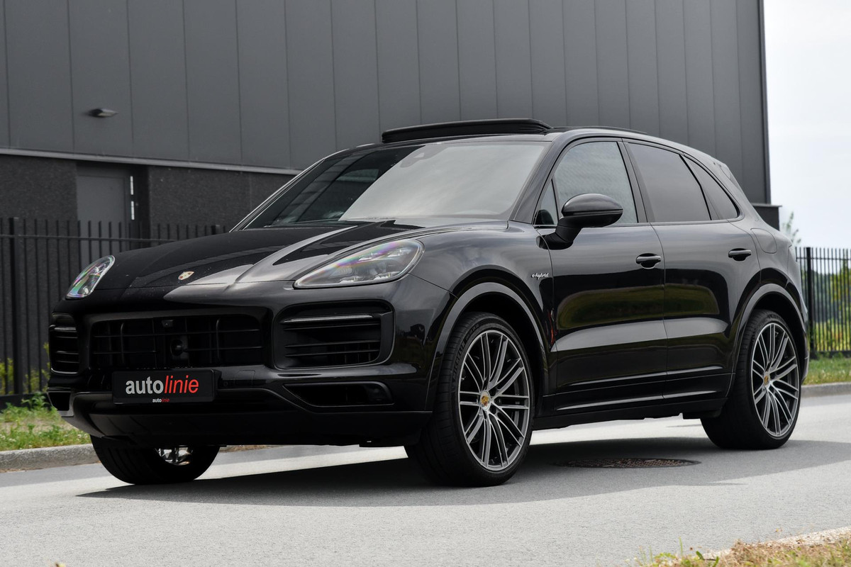 Porsche Cayenne 3.0 E-Hybrid. Sport Design, Chrono, Pano, Luchtv, 18 Weg, ACC, 360, Keyless, Bose, Trekh, CarPlay!