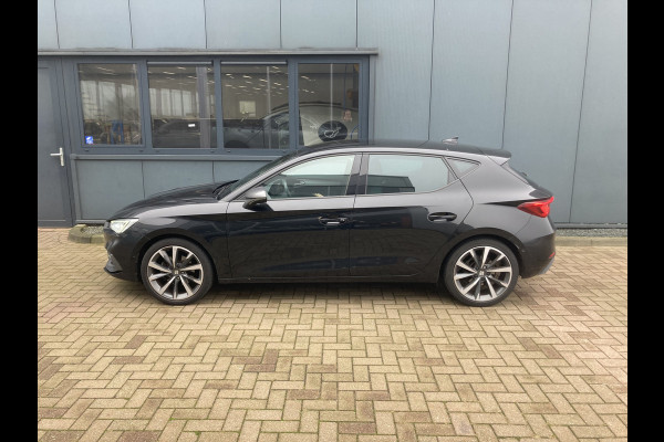 Seat Leon 1.5 TSi 150pk FR Launch Edition CAMERA/KEYLESS/WINTERPACK/TREKH.WEGKLAPBAAR