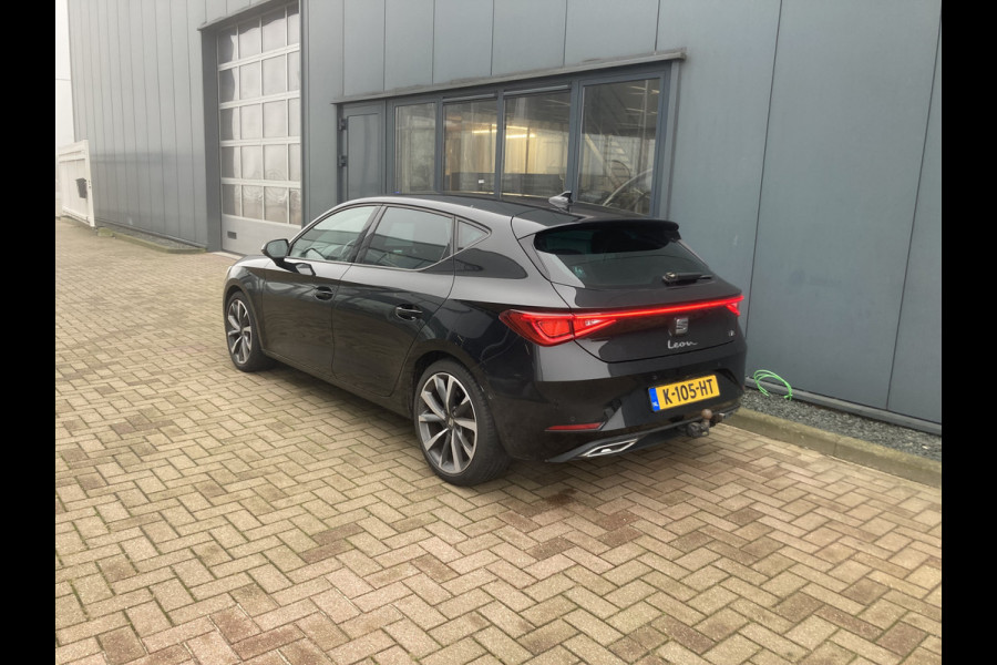 Seat Leon 1.5 TSi 150pk FR Launch Edition CAMERA/KEYLESS/WINTERPACK/TREKH.WEGKLAPBAAR