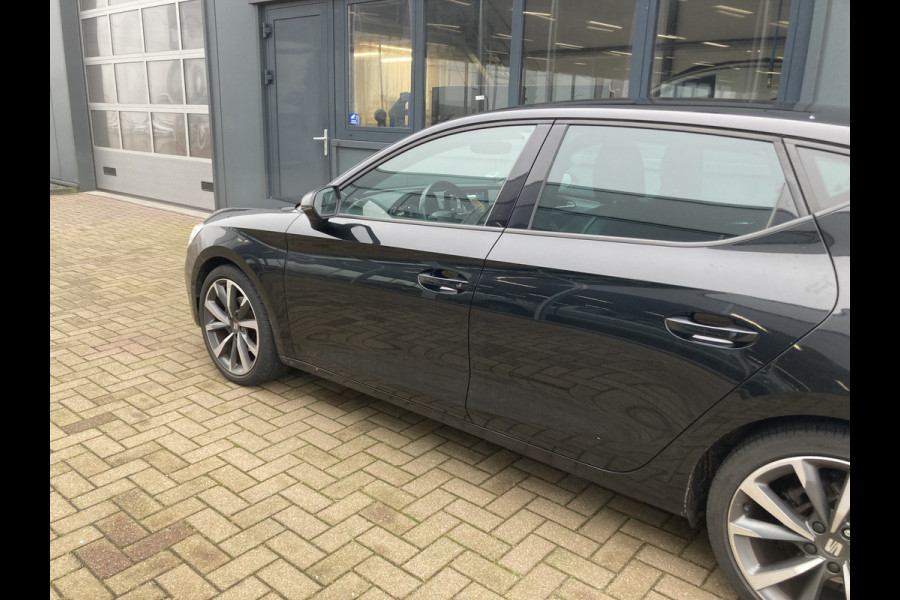 Seat Leon 1.5 TSi 150pk FR Launch Edition CAMERA/KEYLESS/WINTERPACK/TREKH.WEGKLAPBAAR