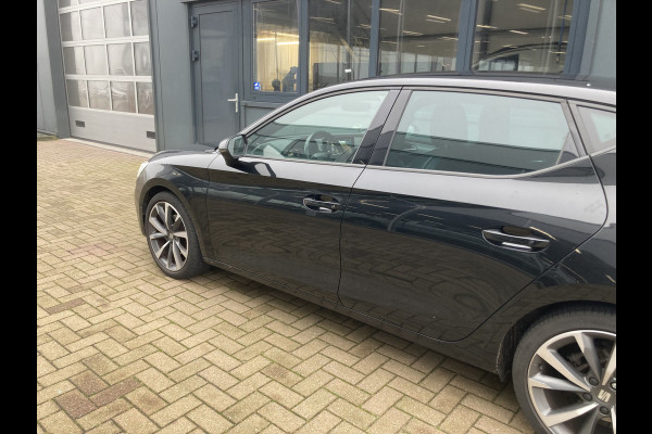 Seat Leon 1.5 TSi 150pk FR Launch Edition CAMERA/KEYLESS/WINTERPACK/TREKH.WEGKLAPBAAR