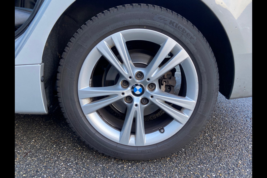 BMW 2 Serie Gran Tourer 218i 7p. High Executive VAN 22.900 VOOR 19.877 EINDEJAARSVOORDEEL 3.023,- | 7 PERSOONS | LEDER | CAMERA