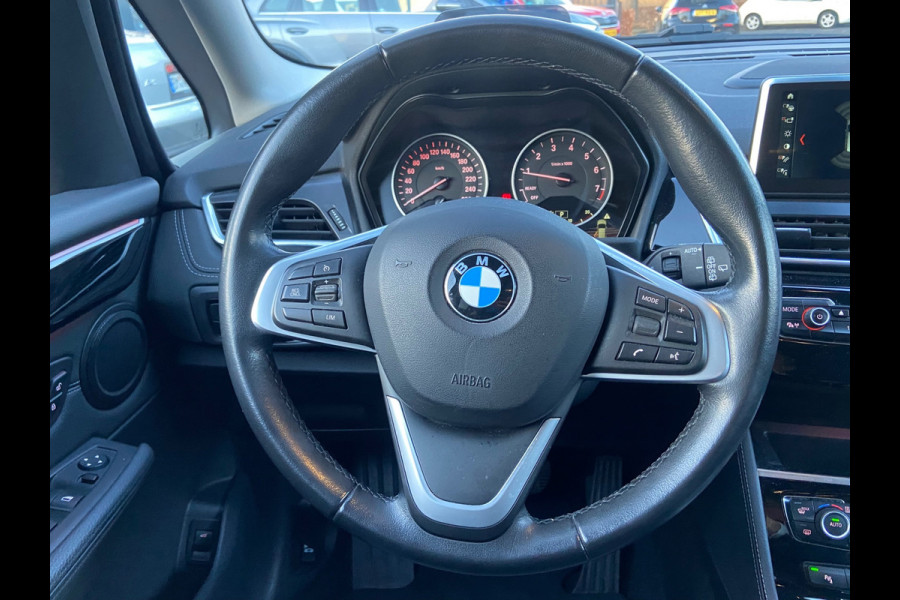 BMW 2 Serie Gran Tourer 218i 7p. High Executive VAN 22.900 VOOR 19.877 EINDEJAARSVOORDEEL 3.023,- | 7 PERSOONS | LEDER | CAMERA