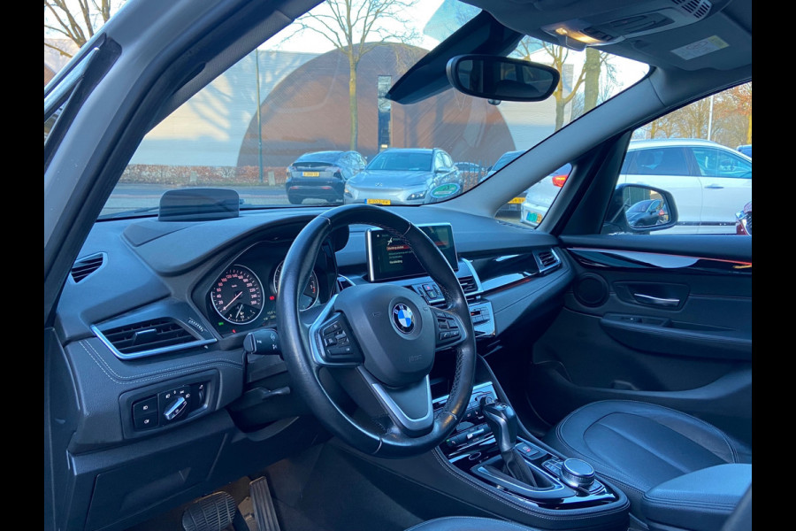 BMW 2 Serie Gran Tourer 218i 7p. High Executive VAN 22.900 VOOR 19.877 EINDEJAARSVOORDEEL 3.023,- | 7 PERSOONS | LEDER | CAMERA