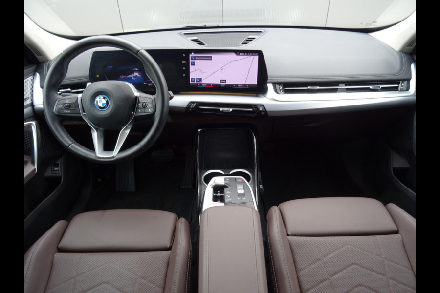 BMW iX1 xDrive30 Launch Edition 67 kWh * H/K * LEER * CARPLAY !!