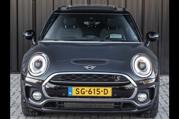 MINI Clubman 2.0 Cooper S CHILI SERIOUS BUSINESS | NL-AUTO | PANORAMADAK | HEAD-UP | HARMAN/KARDON | CAMERA | TREKHAAK | LEDER | SPORTSTOELEN