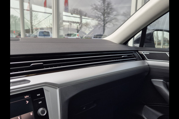 Volkswagen Passat Variant 1.5 TSI Comfortline Business Automaat | Navigatie | Clima