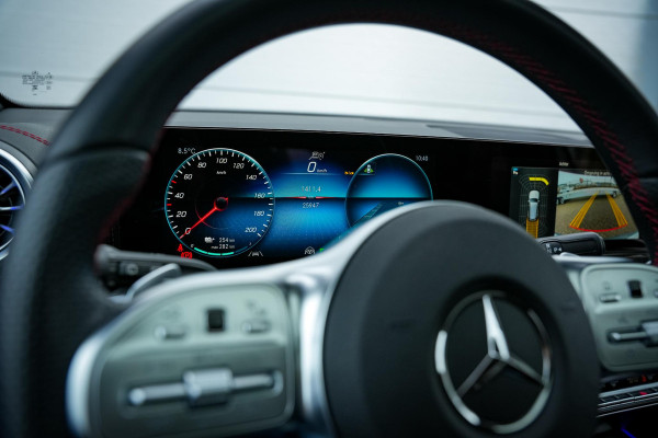 Mercedes-Benz EQB 300 4MATIC AMG Line 7p. 67 kWh AMG Panoramadak Ambient Widescreen Alcantara Stoelverw.