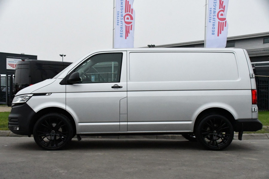 Volkswagen Transporter 2.0 TDI L1H1 30 Bulli Edition Virtual, Adaptieve Cruise, Camera, 150PK, Automaat, NAVI, Carplay, Multimedia, LED, UNIEK