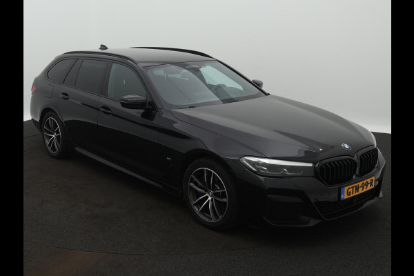 BMW 5 Serie Touring 530e Plug-In Hybrid M-Sport BLACK-LINE CAMERA CARPLAY TREKHAAK AD-CRUISE