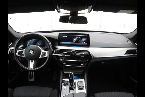 BMW 5 Serie Touring 530e Plug-In Hybrid M-Sport BLACK-LINE CAMERA CARPLAY TREKHAAK AD-CRUISE