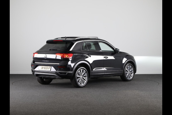 Volkswagen T-Roc 1.5 TSI Style 150 PK | Navigatie | Leder interieur | Panoramadak | Camera | Digitaal dashboard