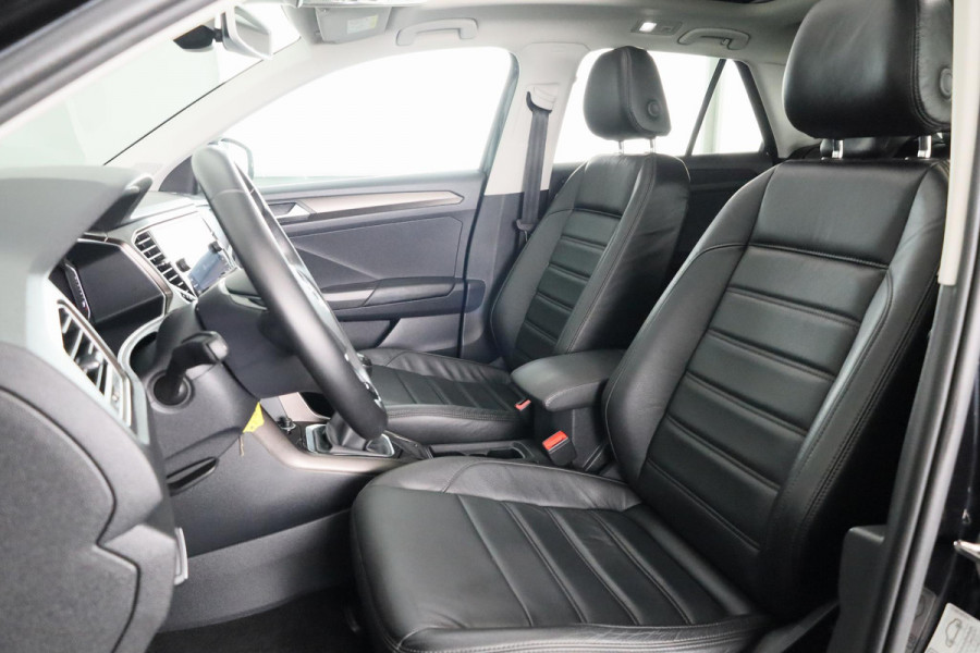 Volkswagen T-Roc 1.5 TSI Style 150 PK | Navigatie | Leder interieur | Panoramadak | Camera | Digitaal dashboard