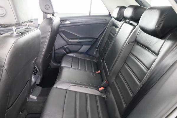 Volkswagen T-Roc 1.5 TSI Style 150 PK | Navigatie | Leder interieur | Panoramadak | Camera | Digitaal dashboard