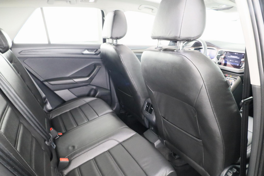 Volkswagen T-Roc 1.5 TSI Style 150 PK | Navigatie | Leder interieur | Panoramadak | Camera | Digitaal dashboard